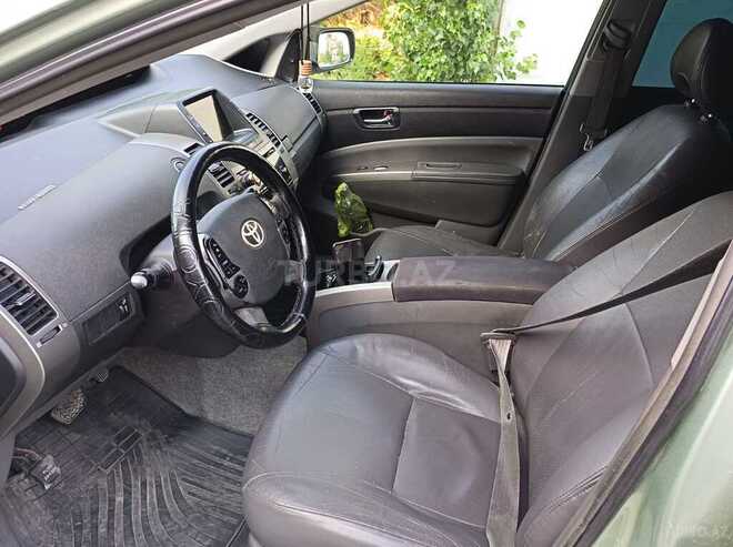 Toyota Prius-4