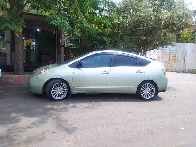 Toyota Prius-12