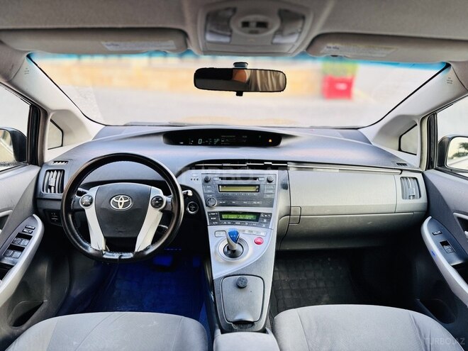 Toyota Prius-3