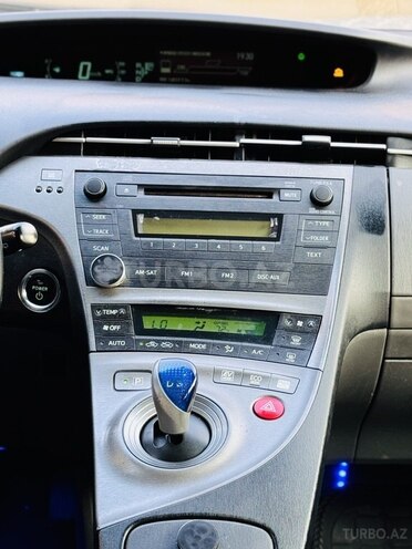 Toyota Prius-11