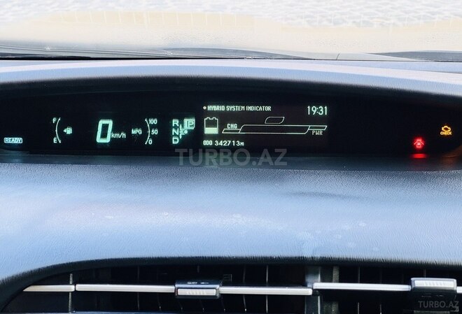 Toyota Prius-12