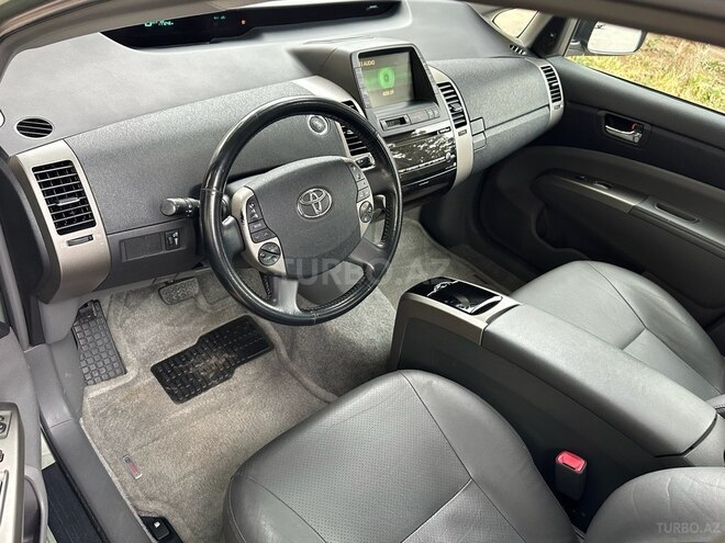 Toyota Prius-13