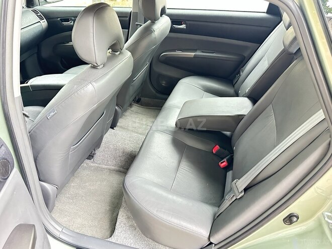 Toyota Prius-12