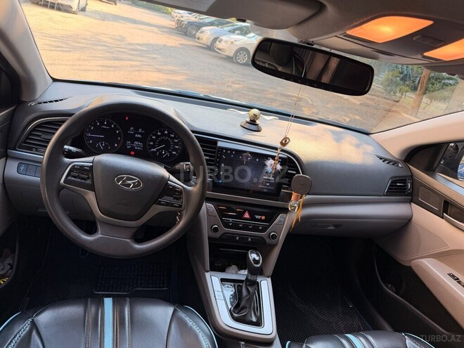 Hyundai Elantra-3