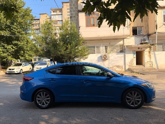 Hyundai Elantra-4