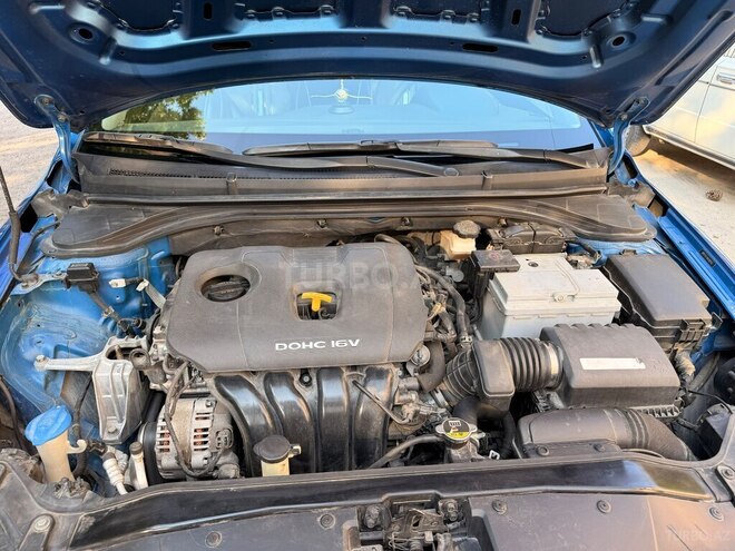 Hyundai Elantra-8