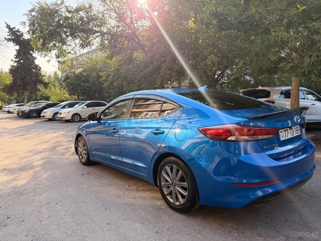 Hyundai Elantra-10