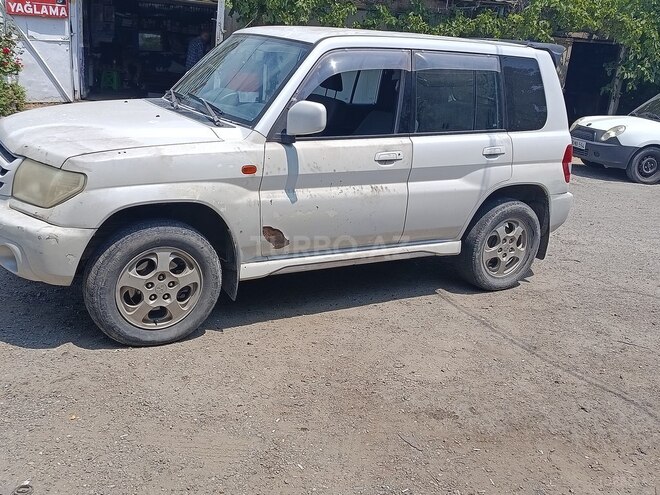Mitsubishi Pajero io-6