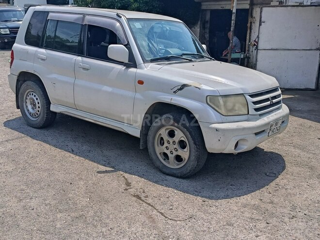 Mitsubishi Pajero io-4