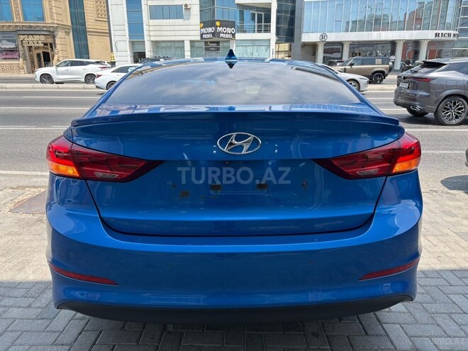 Hyundai Avante-9