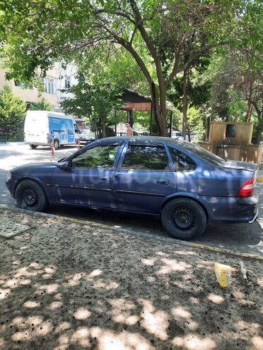 Opel Vectra-4