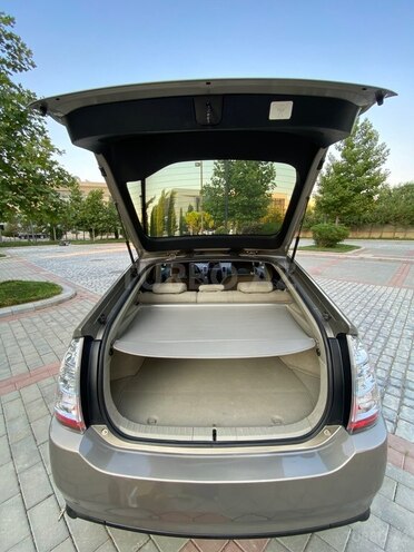 Toyota Prius-17