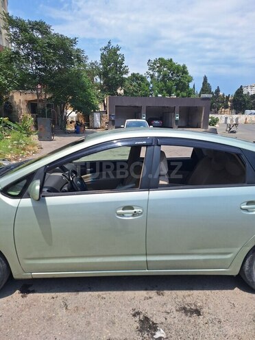 Toyota Prius-4