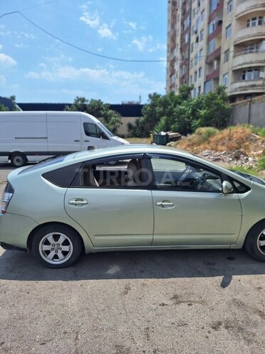 Toyota Prius-5
