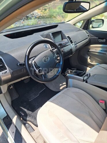Toyota Prius-8