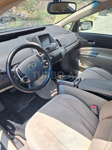 Toyota Prius-9