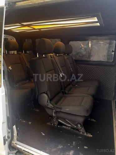Ford Transit-9