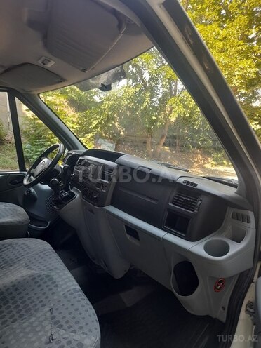 Ford Transit-4