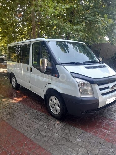 Ford Transit-5
