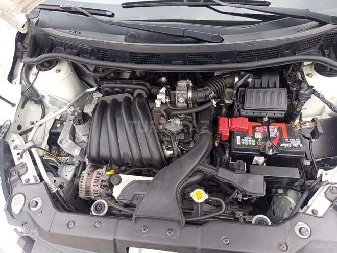 Nissan Tiida-12