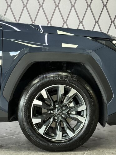 Toyota RAV4-14