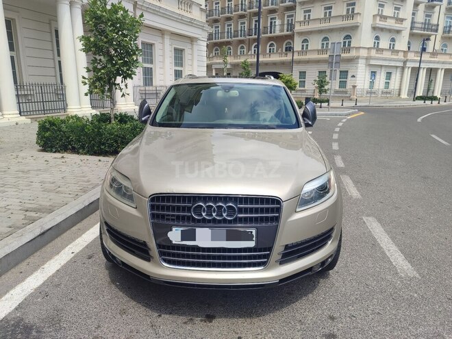 Audi Q7-1