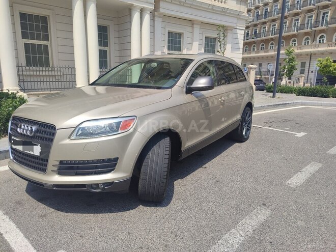 Audi Q7-4