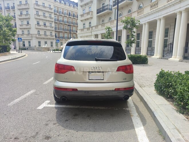 Audi Q7-2