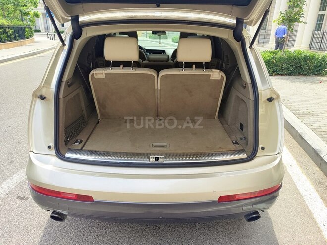 Audi Q7-6