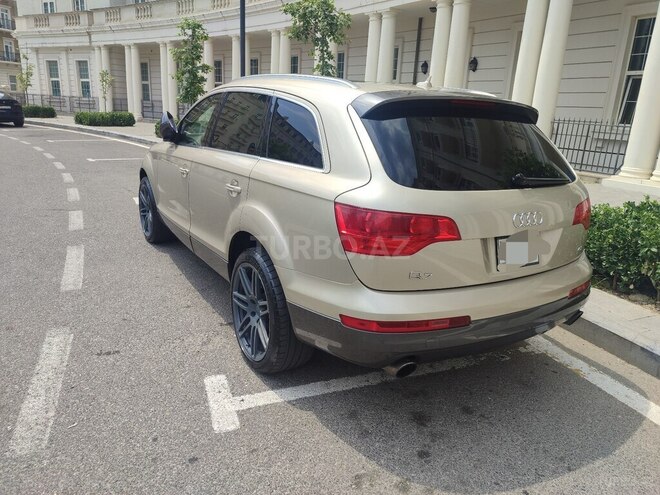 Audi Q7-5