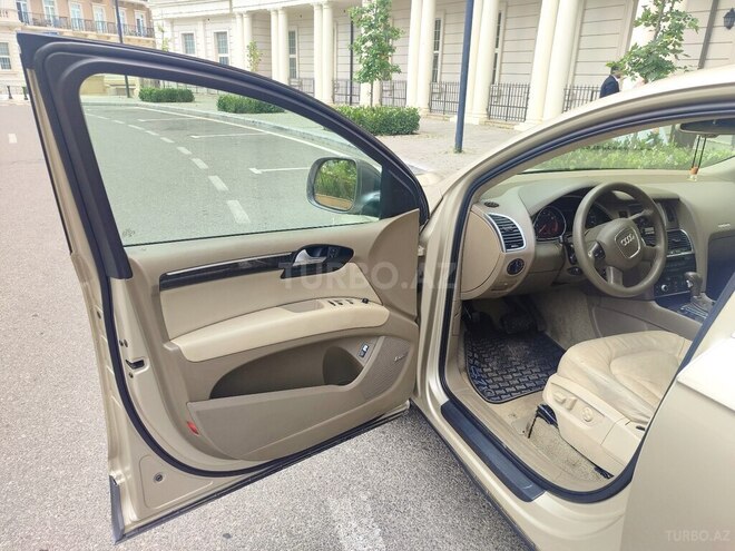 Audi Q7-9