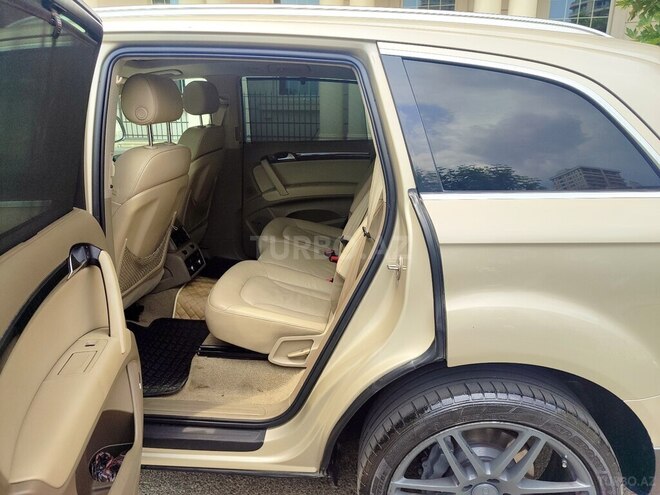 Audi Q7-11