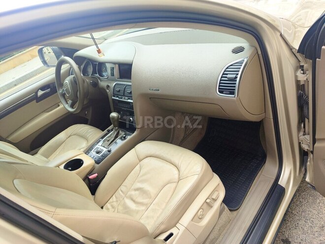 Audi Q7-13