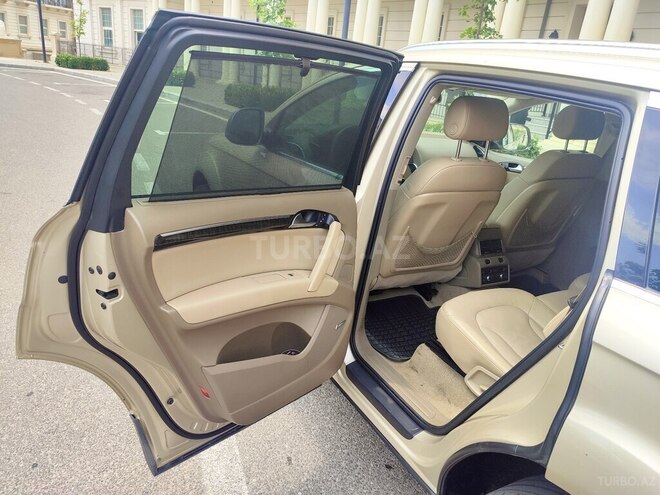 Audi Q7-10