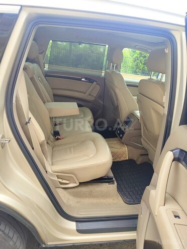 Audi Q7-15