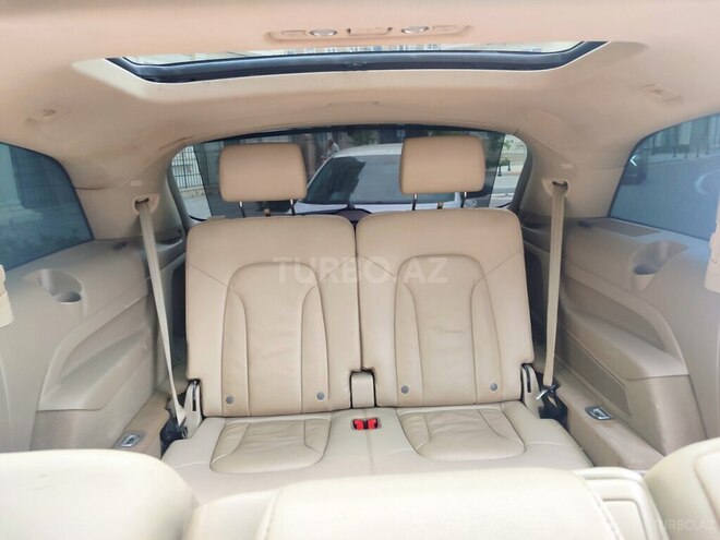 Audi Q7-21