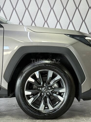 Toyota RAV4-14