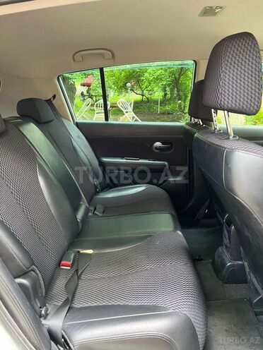 Nissan Tiida-5