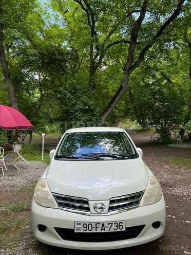 Nissan Tiida-1
