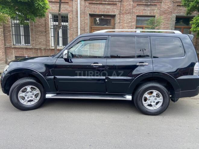 Mitsubishi Pajero-2