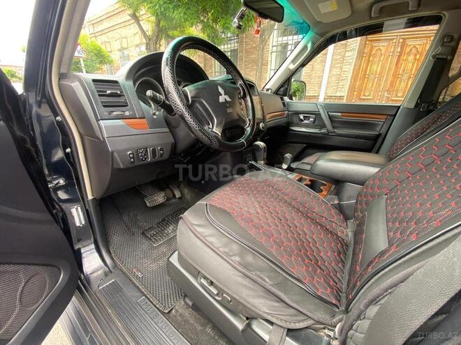 Mitsubishi Pajero-6