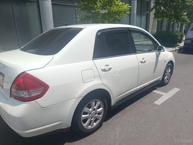 Nissan Tiida-9