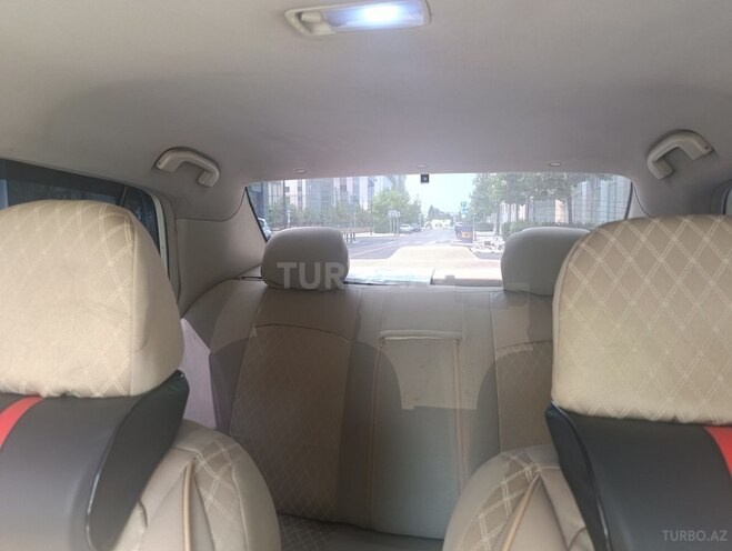 Nissan Tiida-14