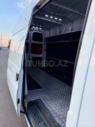 Ford Transit-9