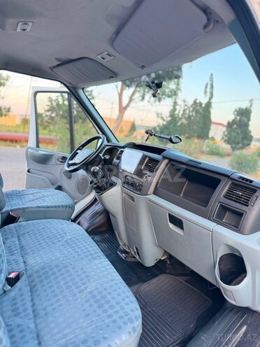 Ford Transit-4