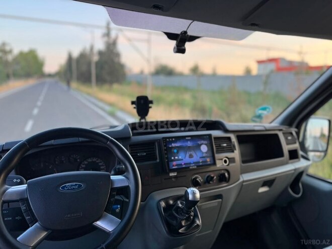 Ford Transit-12