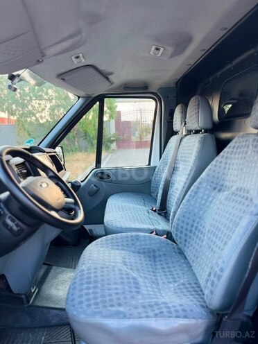 Ford Transit-15
