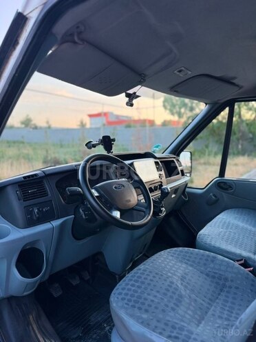 Ford Transit-2