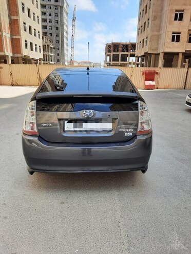 Toyota Prius-8