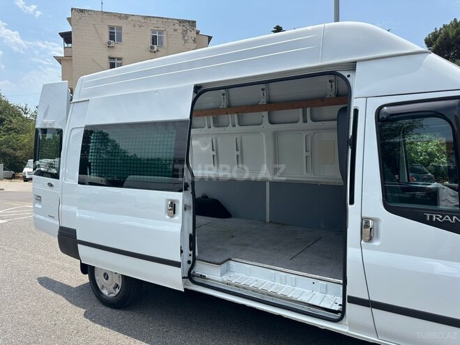 Ford Transit-8